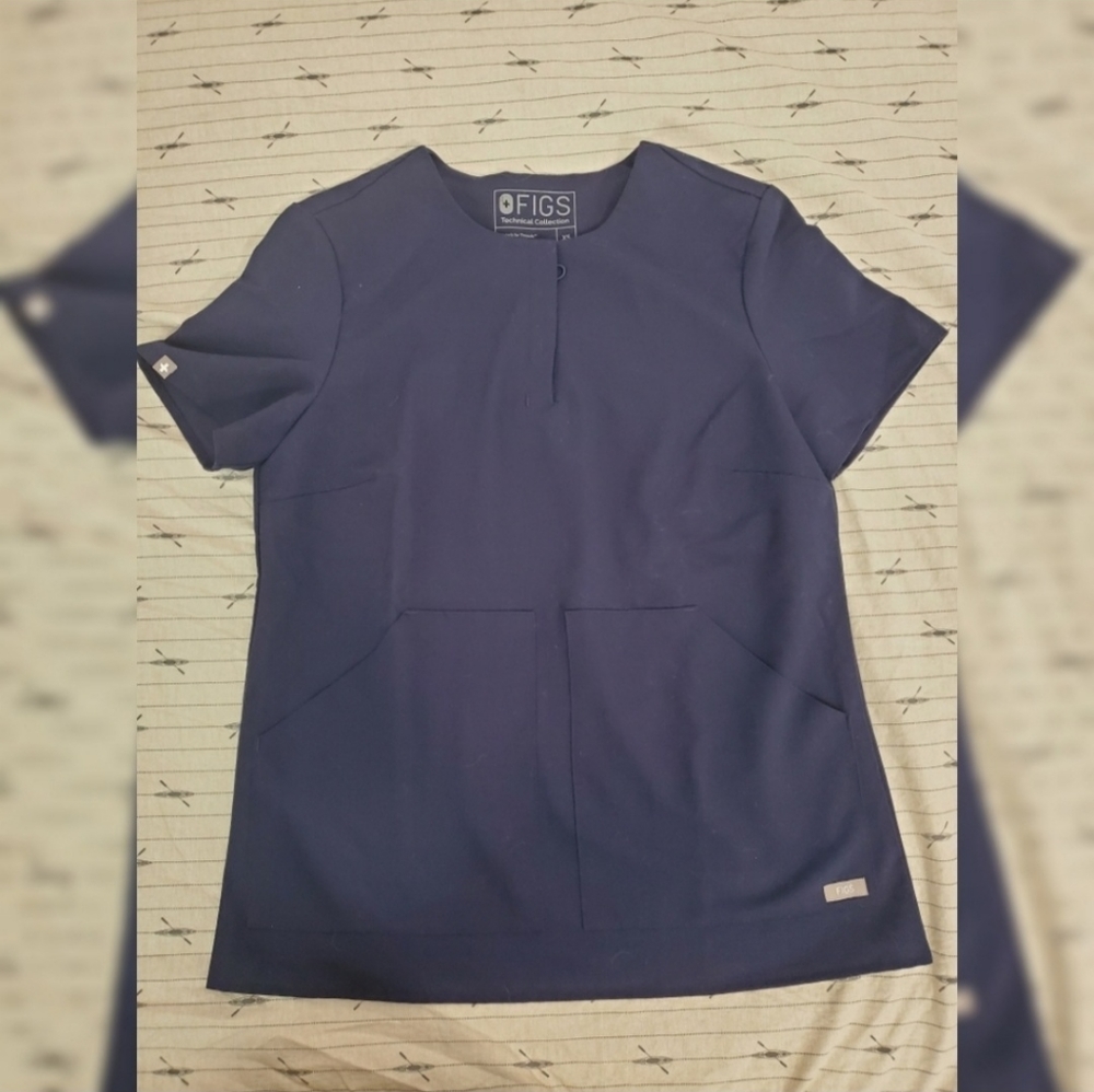 Figs scrub top